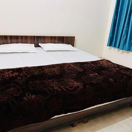 Kaushik Bhawan Hotel ริชิเคช ภายนอก รูปภาพ